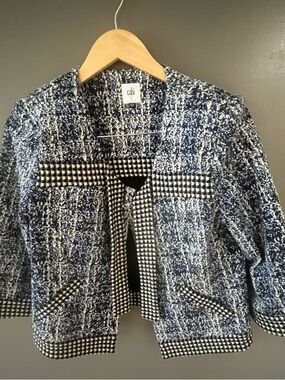 Cabi Jacket

• cropped
• tweed
• pattern